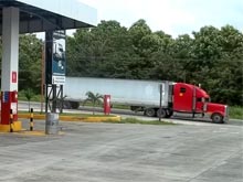 There is a last gas station close to the border to Nicaragua. The line of waiting trucks, to cross into Nicaragua, usullay reaches up to here.